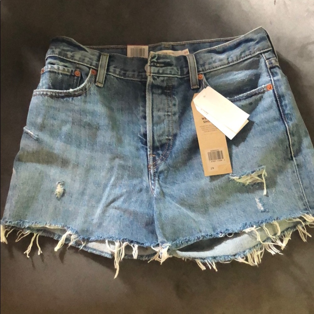 NWT Levi’s wedgie fit cut off short!!